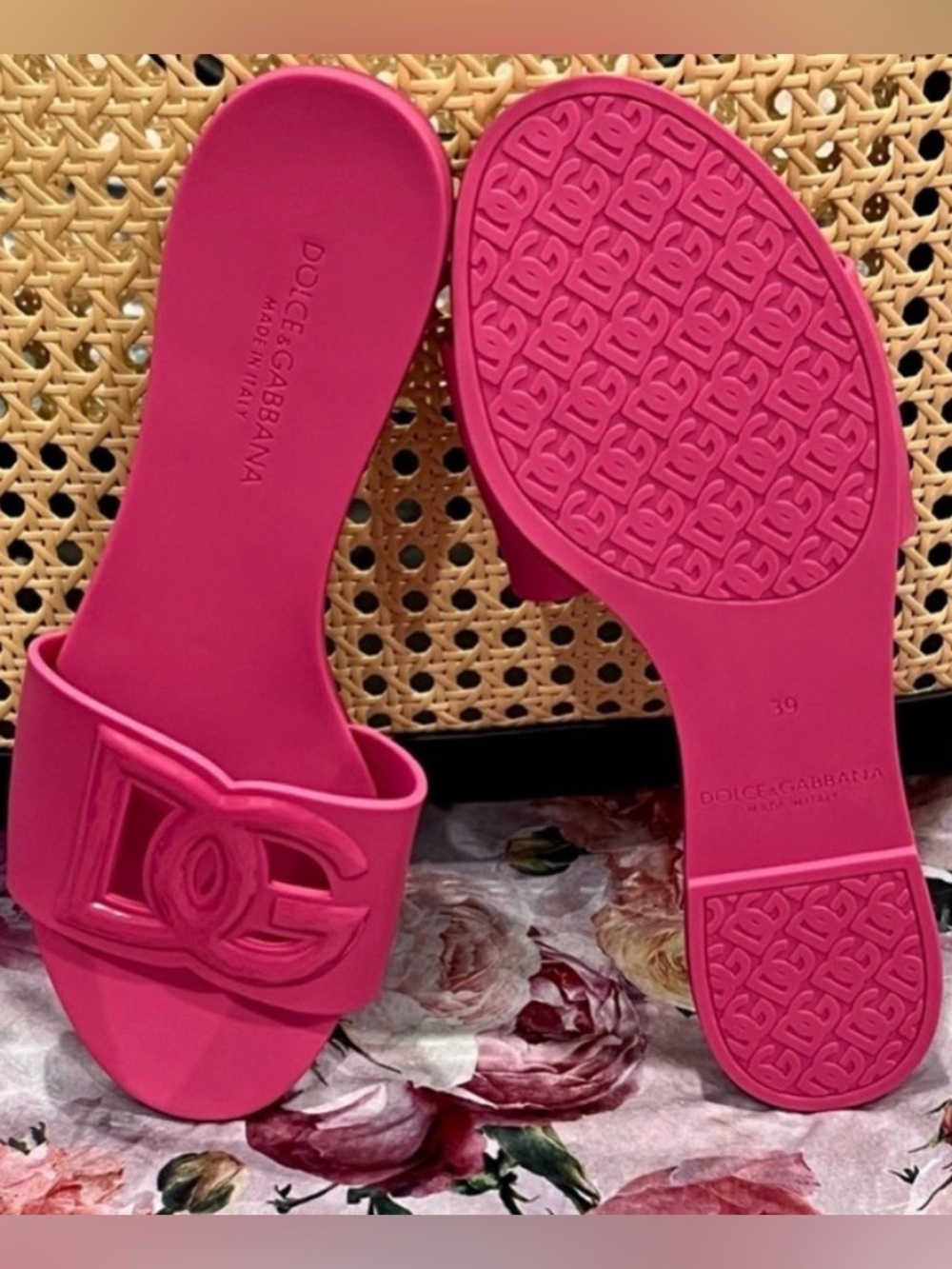Dolce & Gabbana Rubber Beachwear Sliders Slides Sandals Fuchsia Pink 39